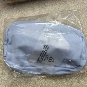 NWT Lululemon Everywhere Belt bag